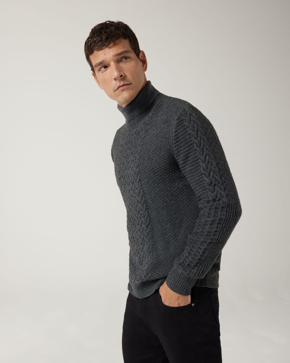 Heavyweight chunky knit with contrast cable knit design, Charcoal, hi-res